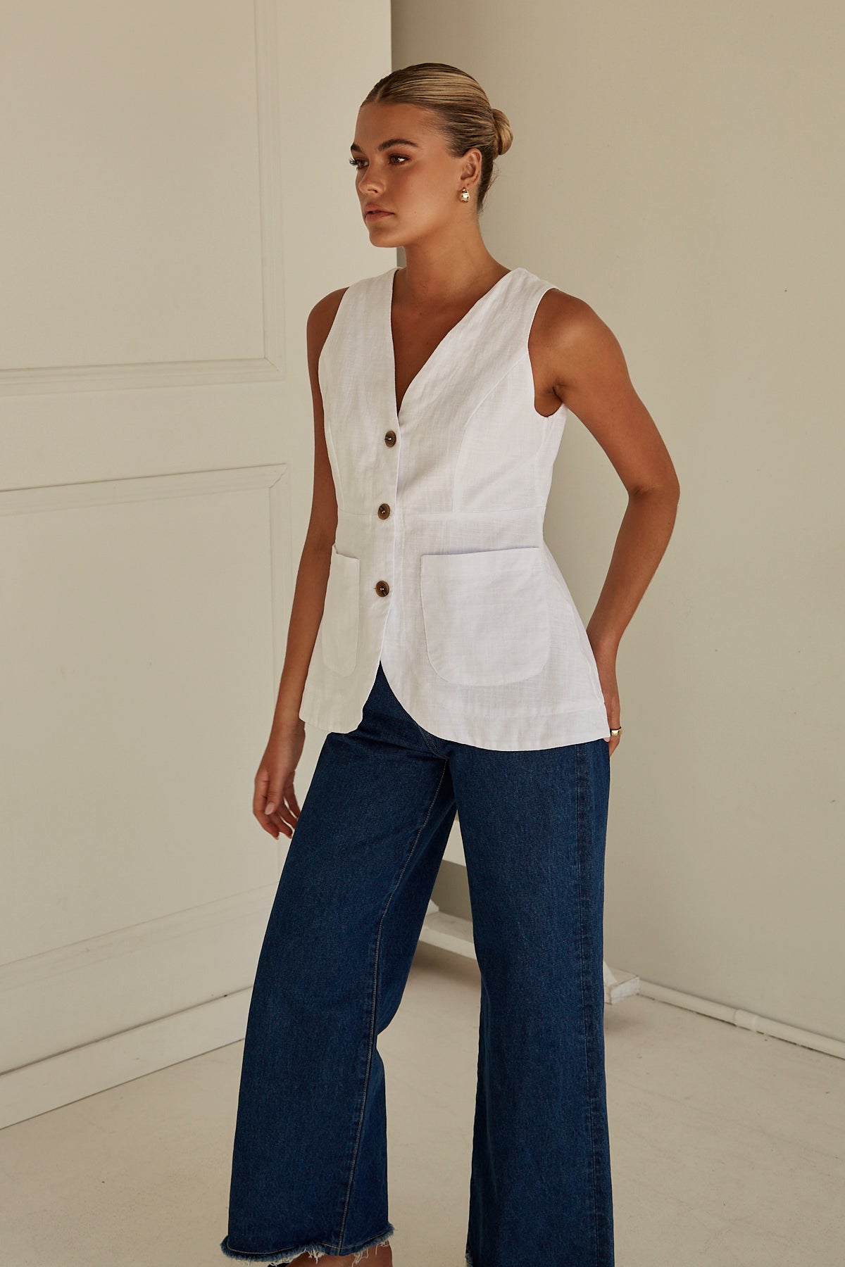 Ahri Vest (White)