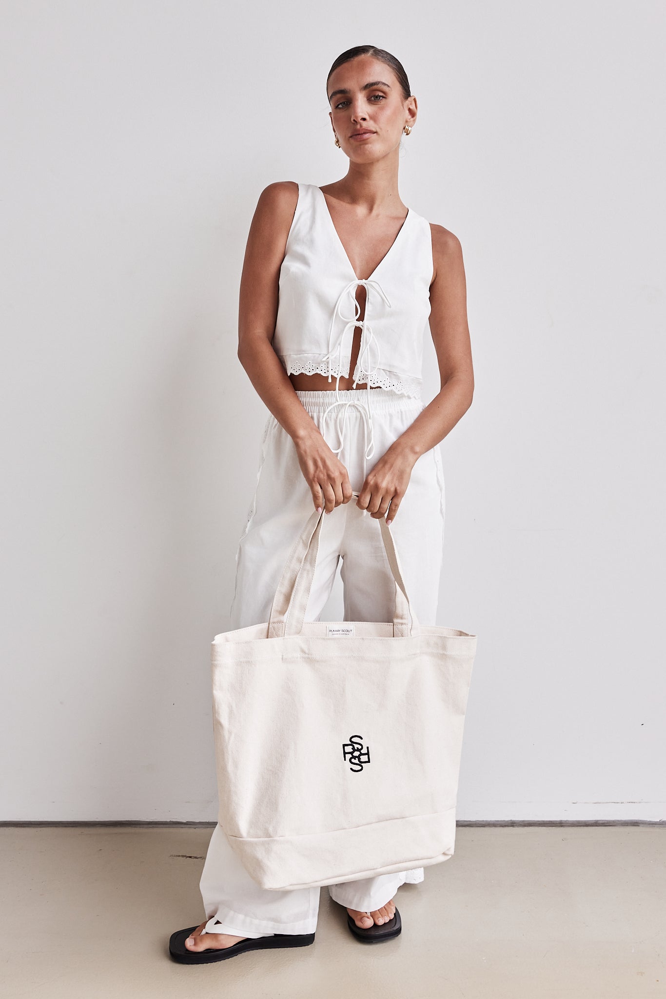 Runway Scout Tote Bag (Cream)