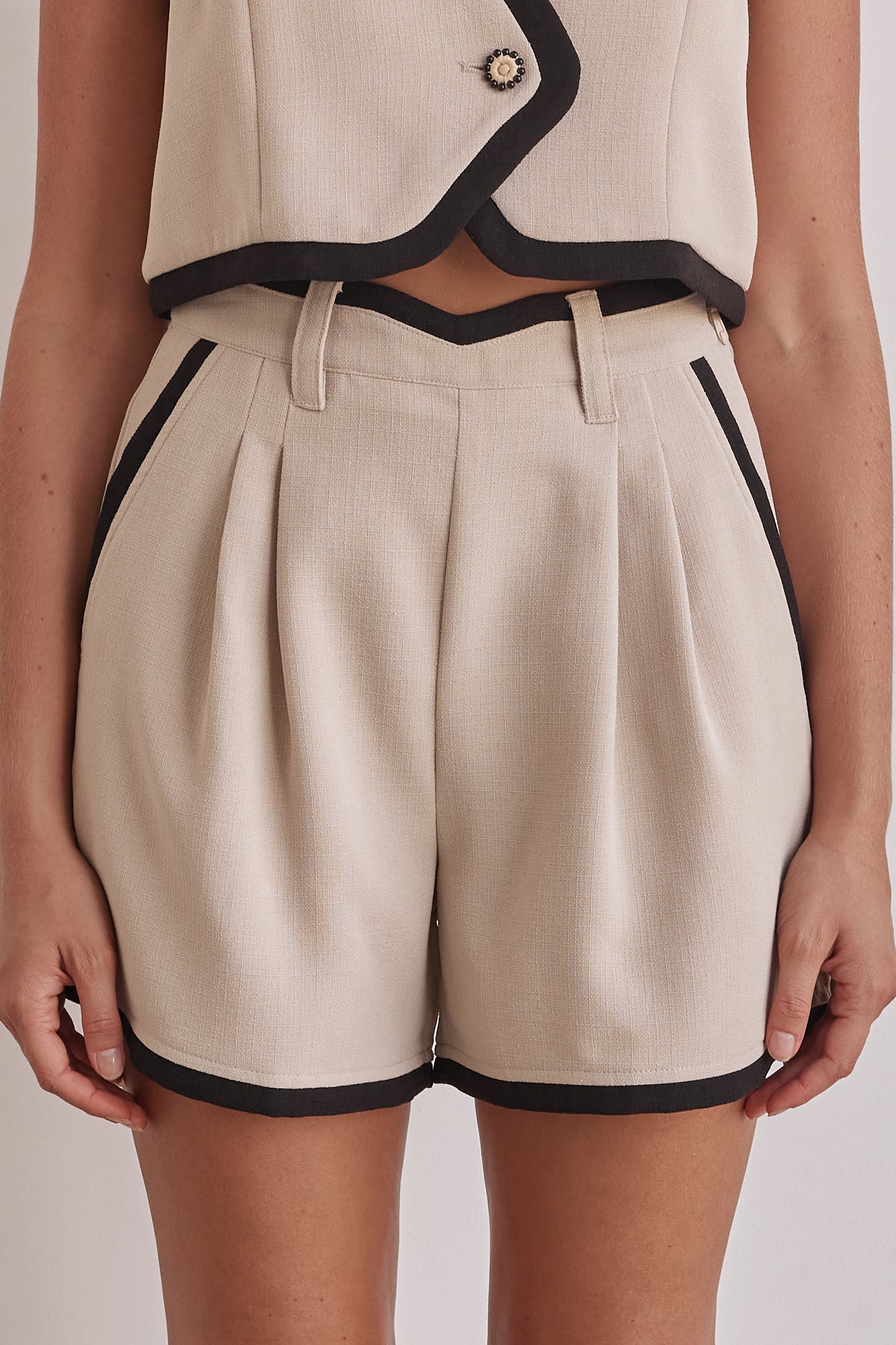 Hailey Shorts (Beige)