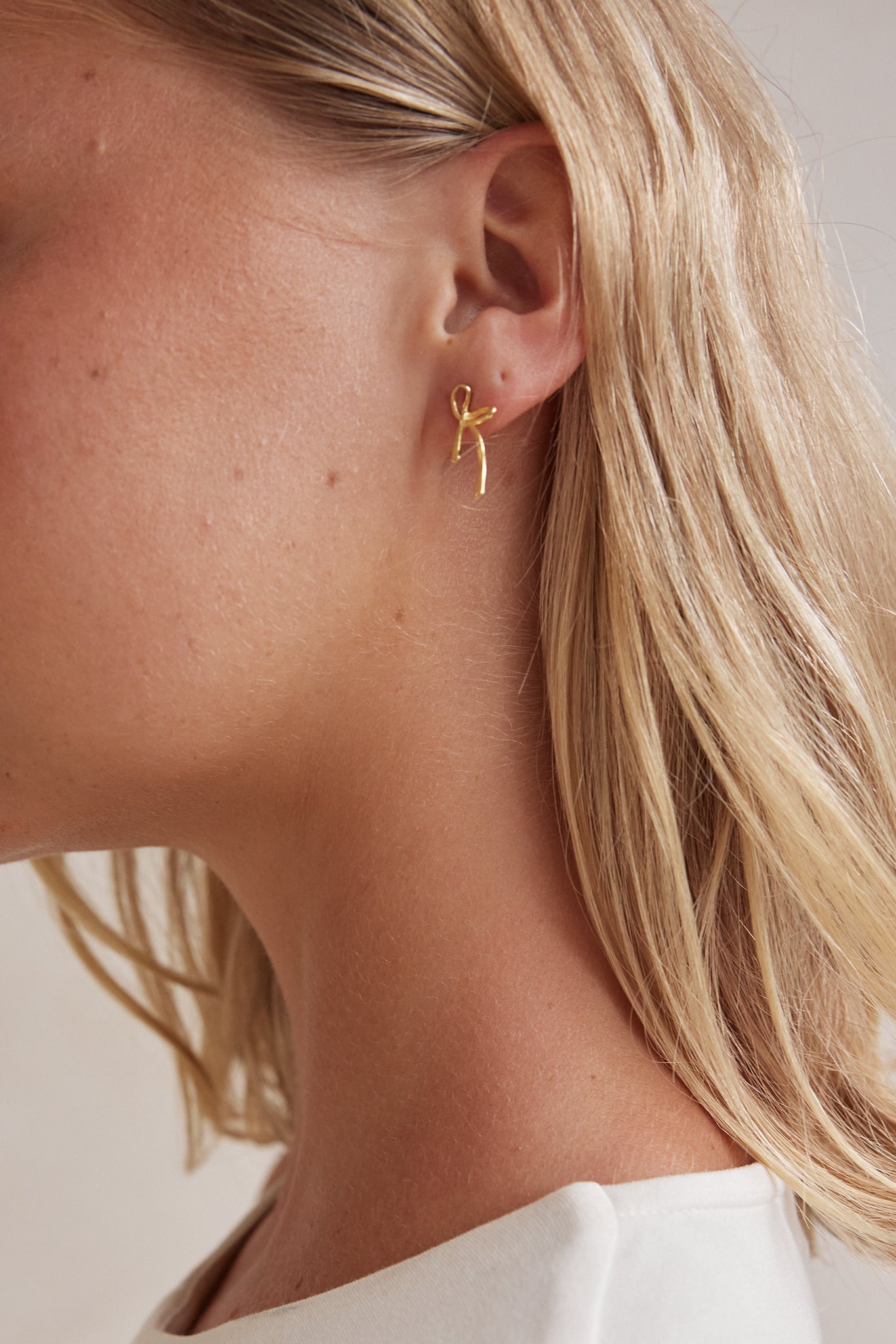 Viana Bow Earrings (Gold)