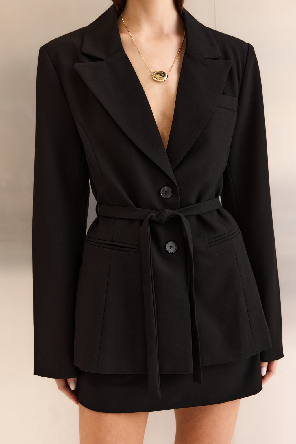 Noir Tailored Cinched Blazer (Black)