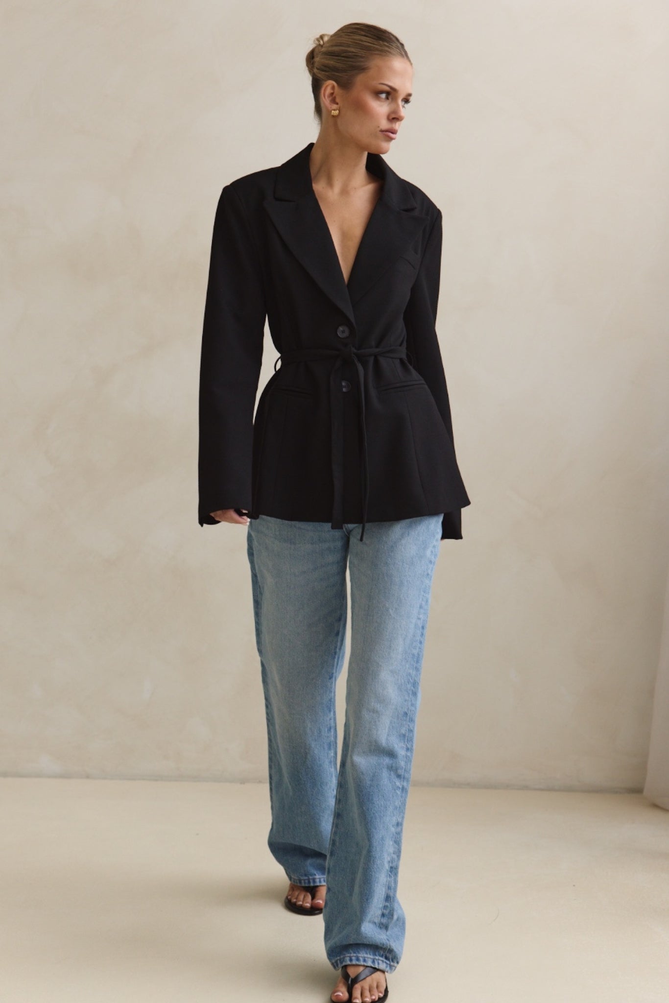 Noir Tailored Cinched Blazer (Black)