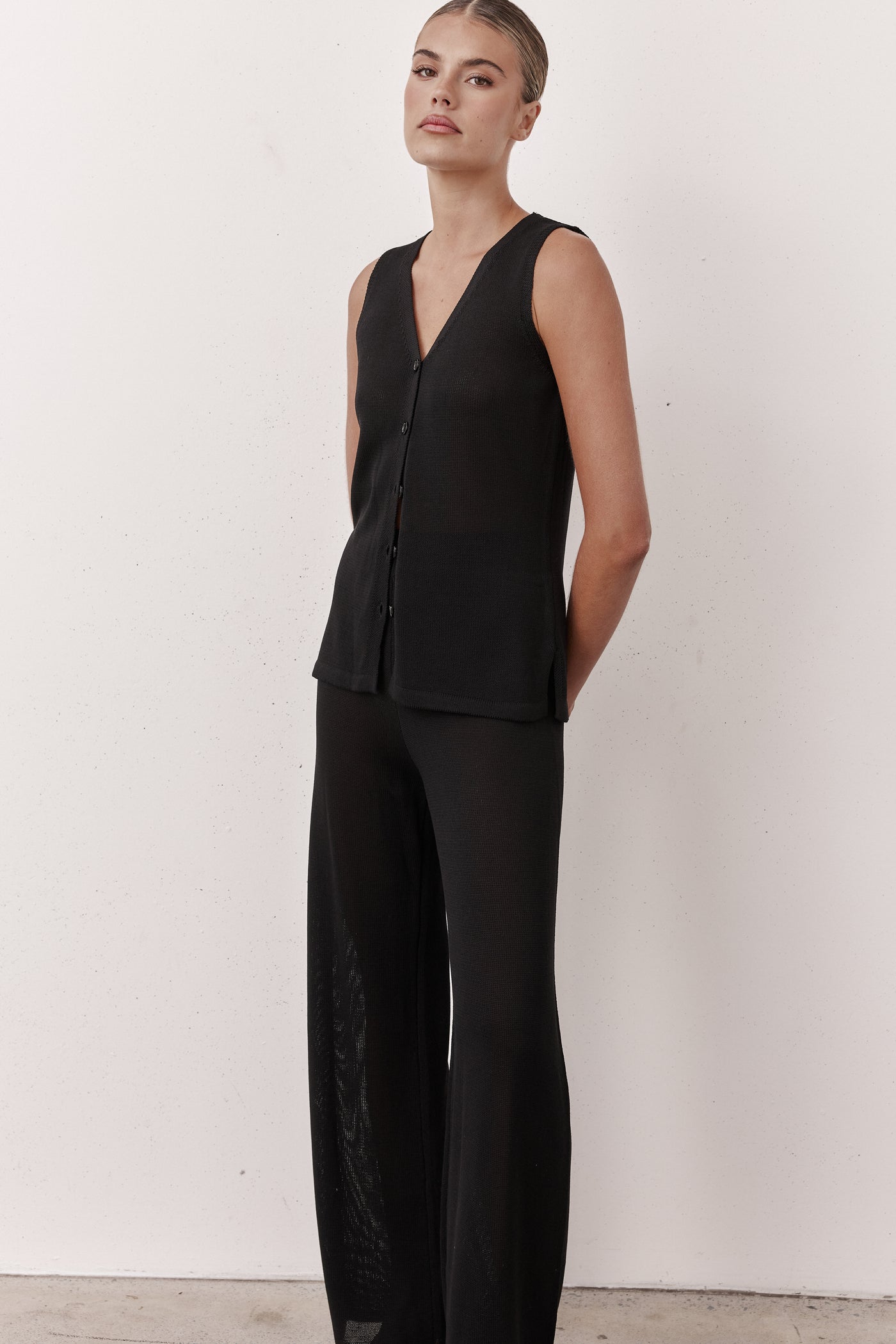 Arco Knit Vest (Black)