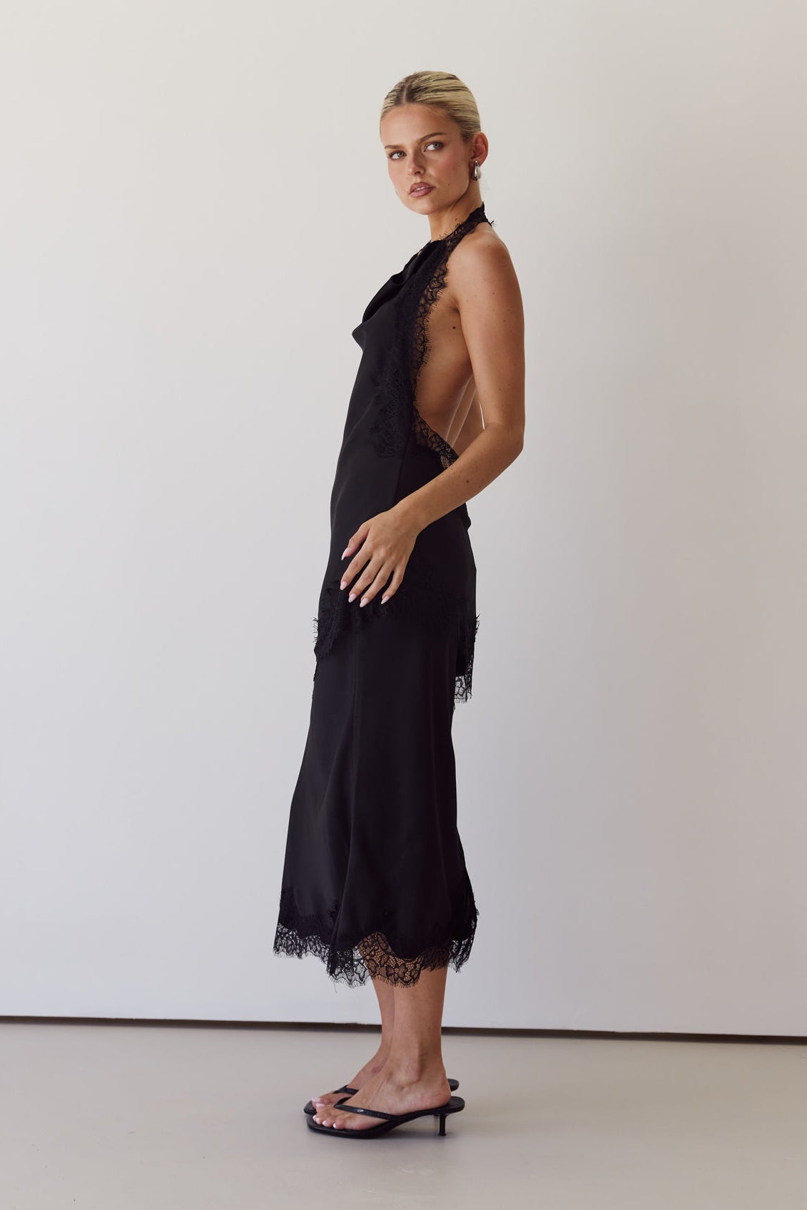 Willow Lace Midi Skirt (Black)