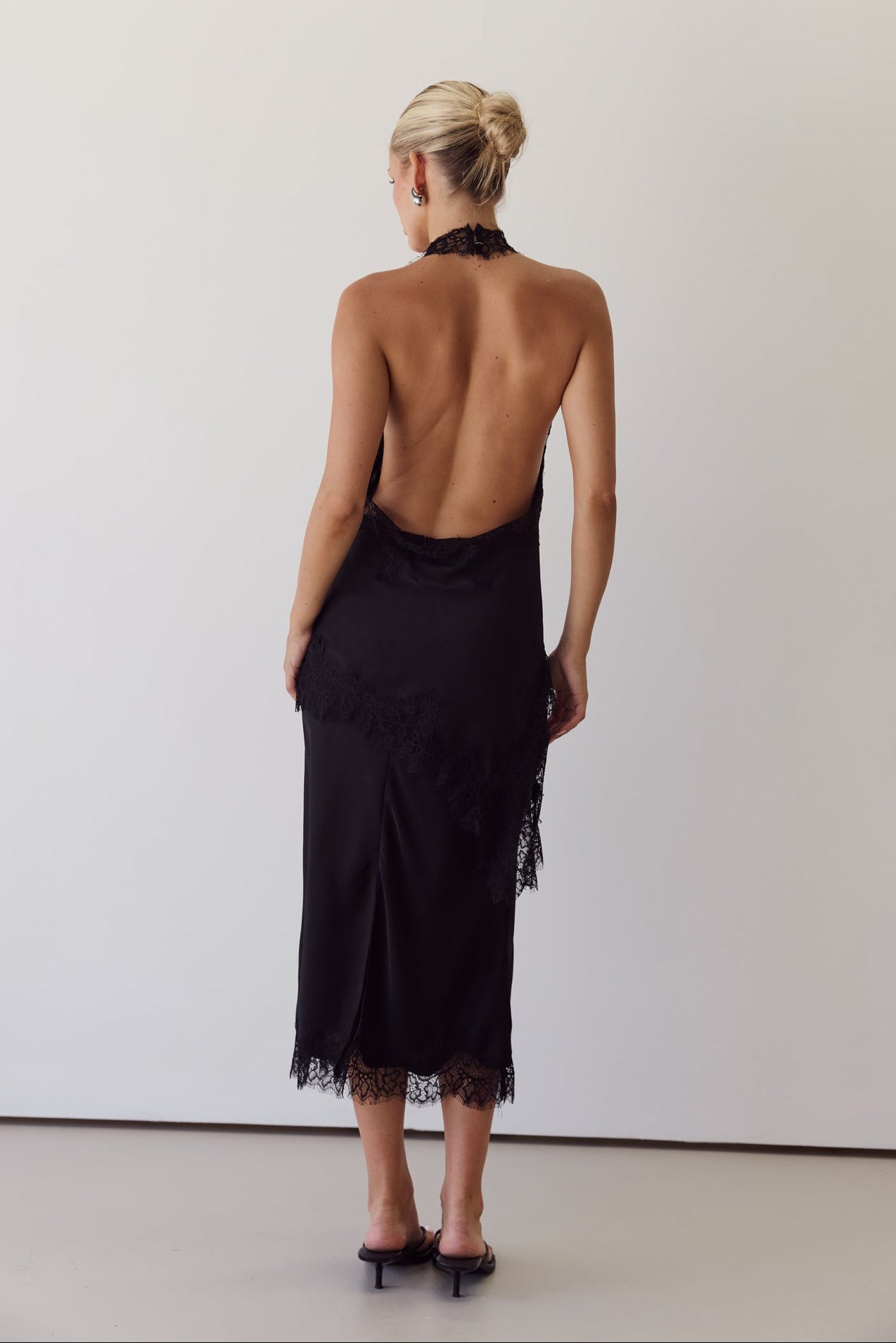 Willow Lace Midi Skirt (Black)